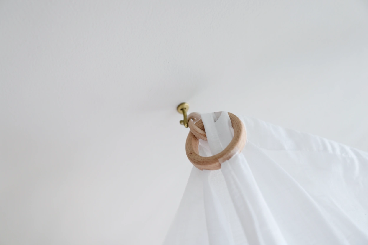 Crochet de plafond pour ciel de lit